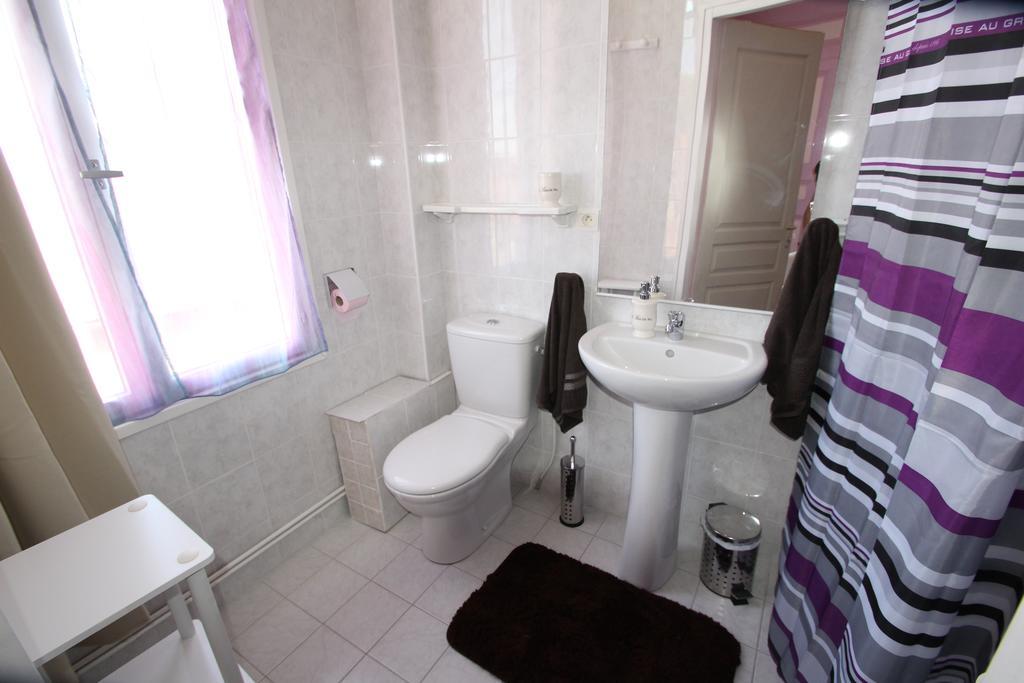 Bed and Breakfast Domaine Des Roses Vaudelnay Pokoj fotografie