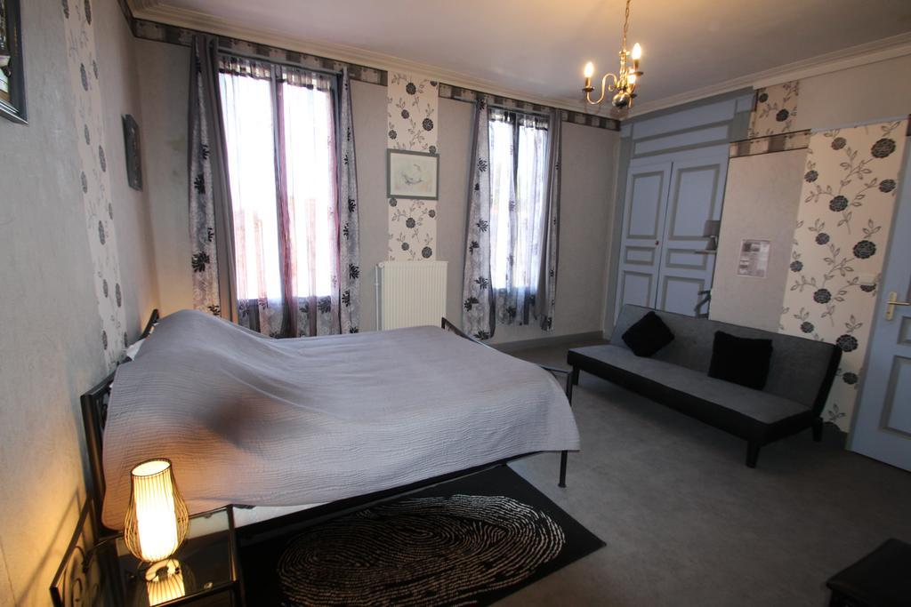 Bed and Breakfast Domaine Des Roses Vaudelnay Pokoj fotografie