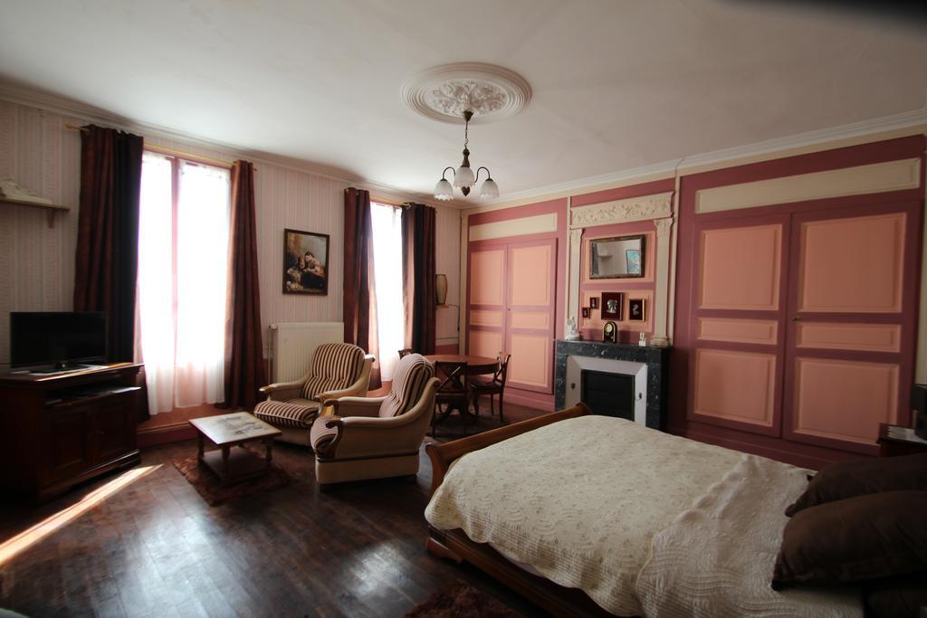 Bed and Breakfast Domaine Des Roses Vaudelnay Pokoj fotografie