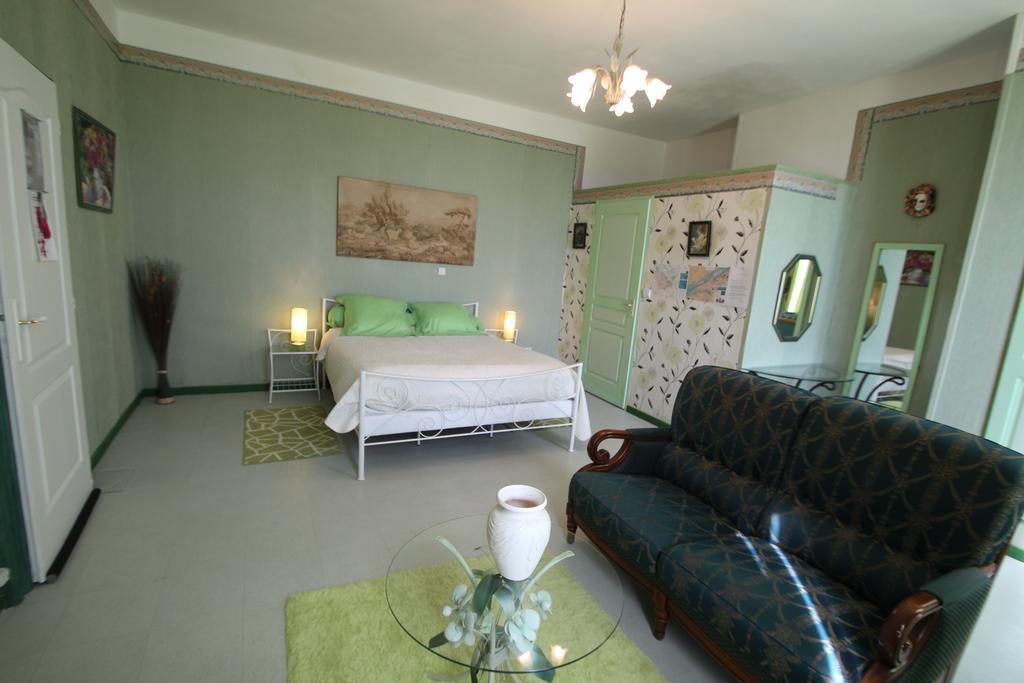 Bed and Breakfast Domaine Des Roses Vaudelnay Pokoj fotografie