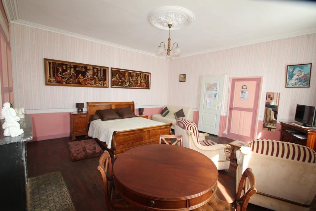 Bed and Breakfast Domaine Des Roses Vaudelnay Pokoj fotografie