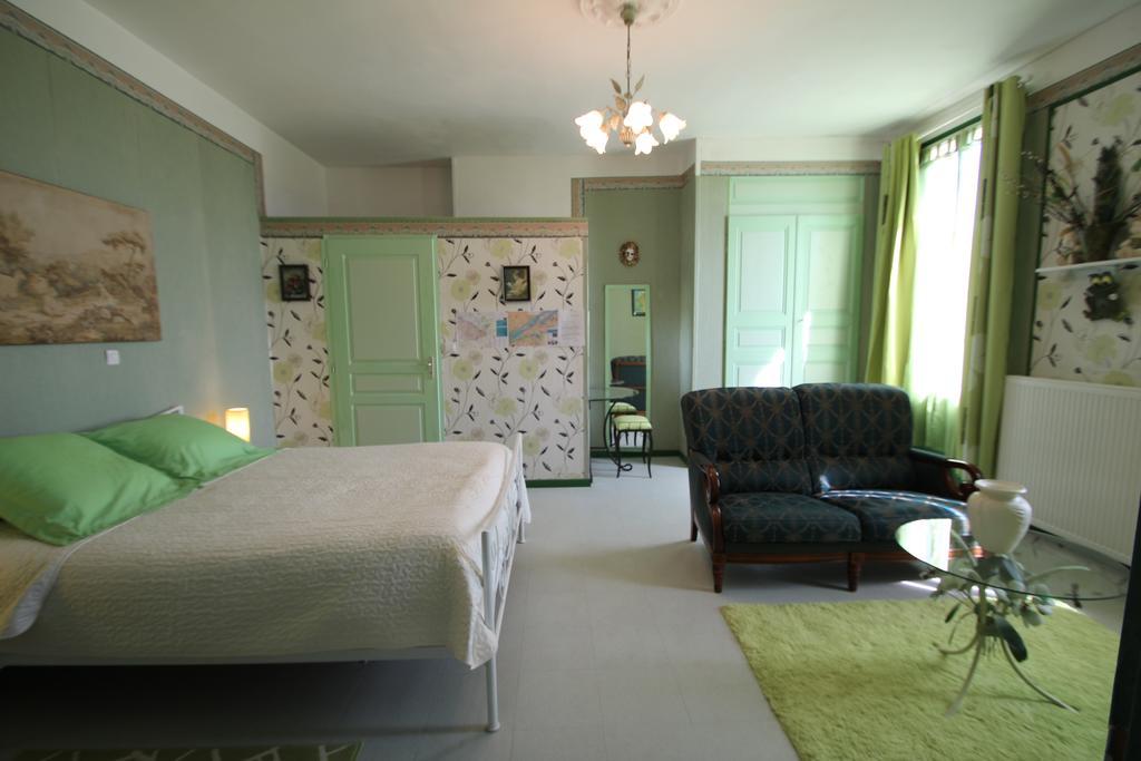 Bed and Breakfast Domaine Des Roses Vaudelnay Pokoj fotografie